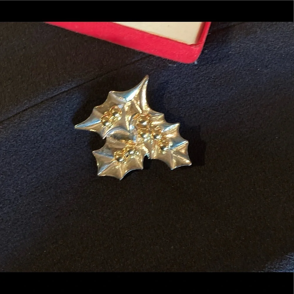 Jennifer Moore  Holly Brooch Silver & Gold Holiday - NWOT